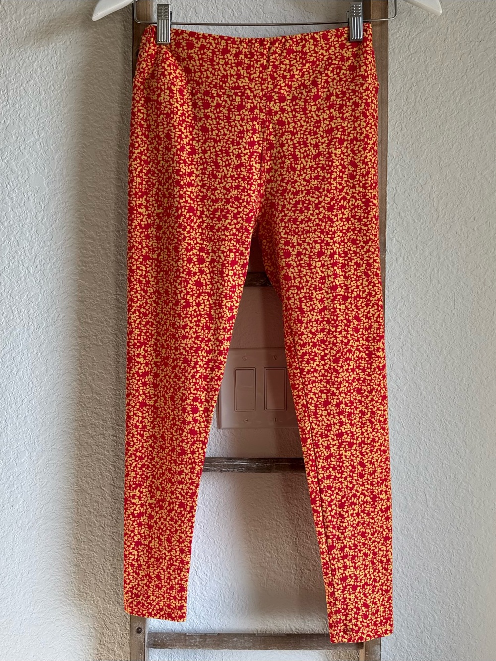 LuLaRoe Leggings One Size OS Red
Orange Yellow Abstract Paint Splatter Print